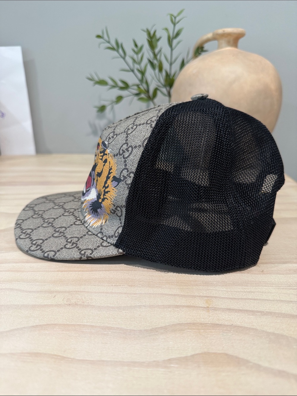 Gucci Brown GG Supreme Cap with Embroidered Yellow Tiger Heads - Picture 2 of 5